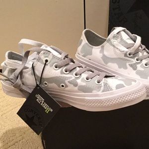 Converse All Stars, women’s 7.5, light gray camo
